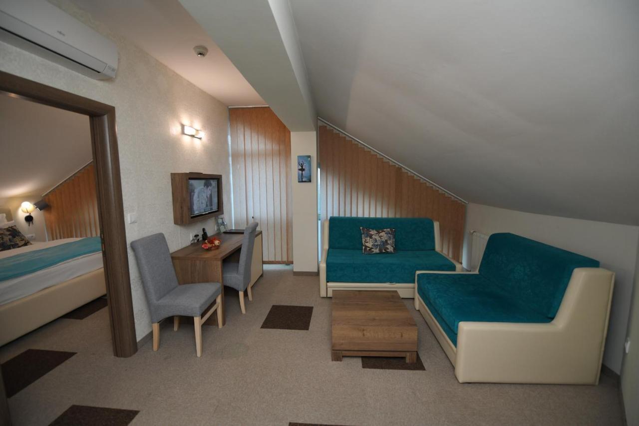 Hotel Kole Čačak エクステリア 写真
