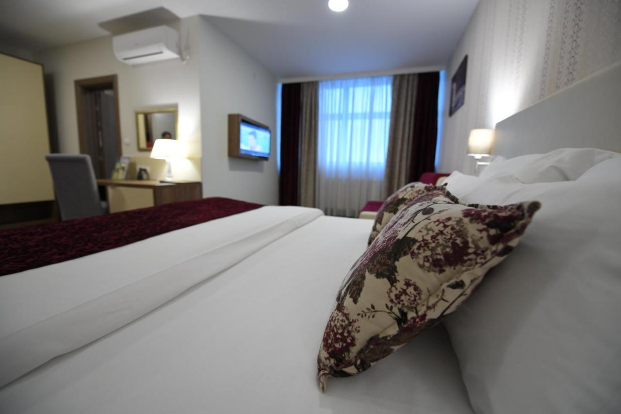 Hotel Kole Čačak エクステリア 写真