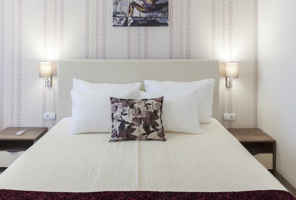 Hotel Kole Čačak エクステリア 写真